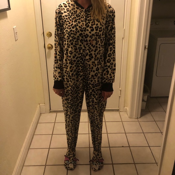 Leopard Print Onesie Footies Pajamas - Picture 1 of 2
